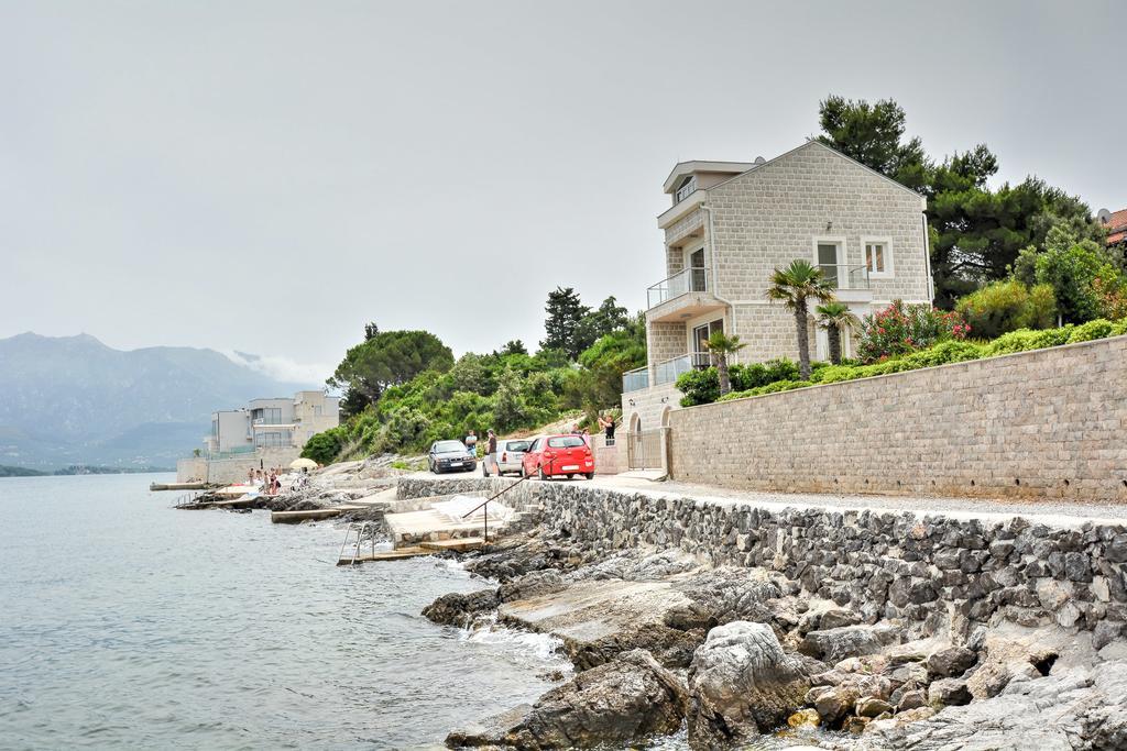 Leut Apartments Tivat Exteriör bild